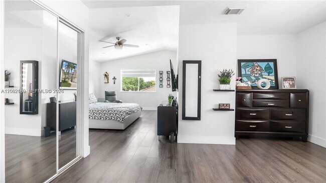 Building Photo - 321 SW 194th Ave