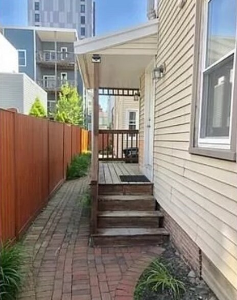 Building Photo - 159 Auburn St