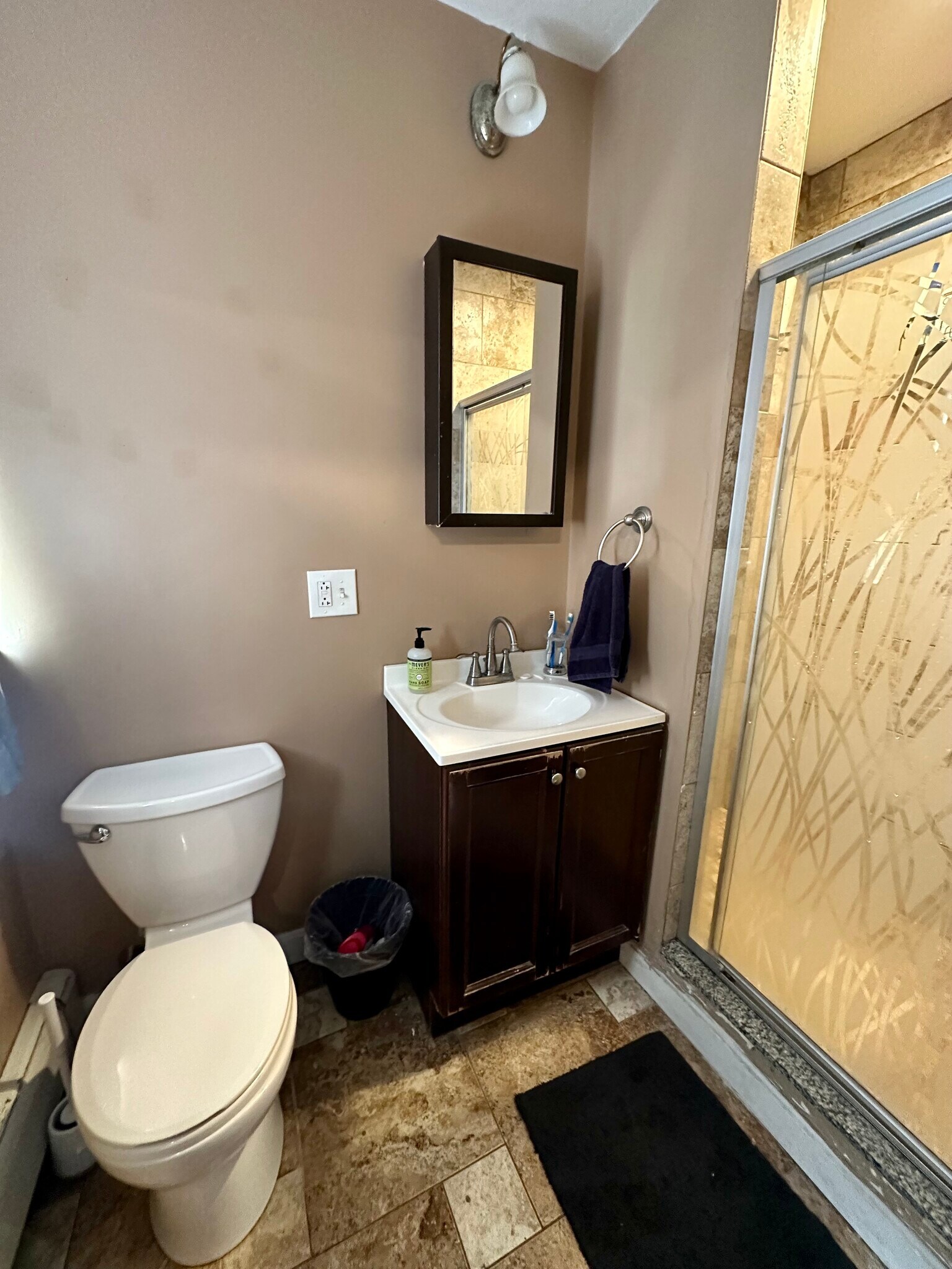 Building Photo - 10 Glenville Ave