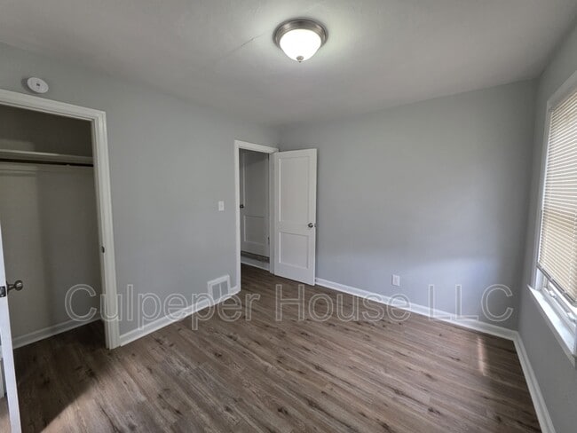 Building Photo - 39 W Gramercy Ave