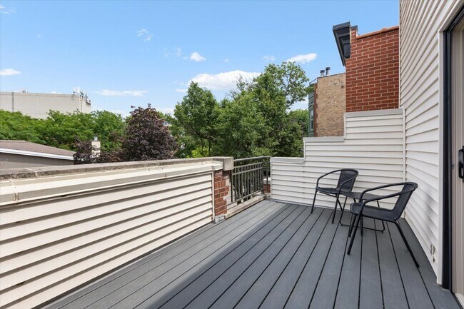 Building Photo - 1640 N Bissell St