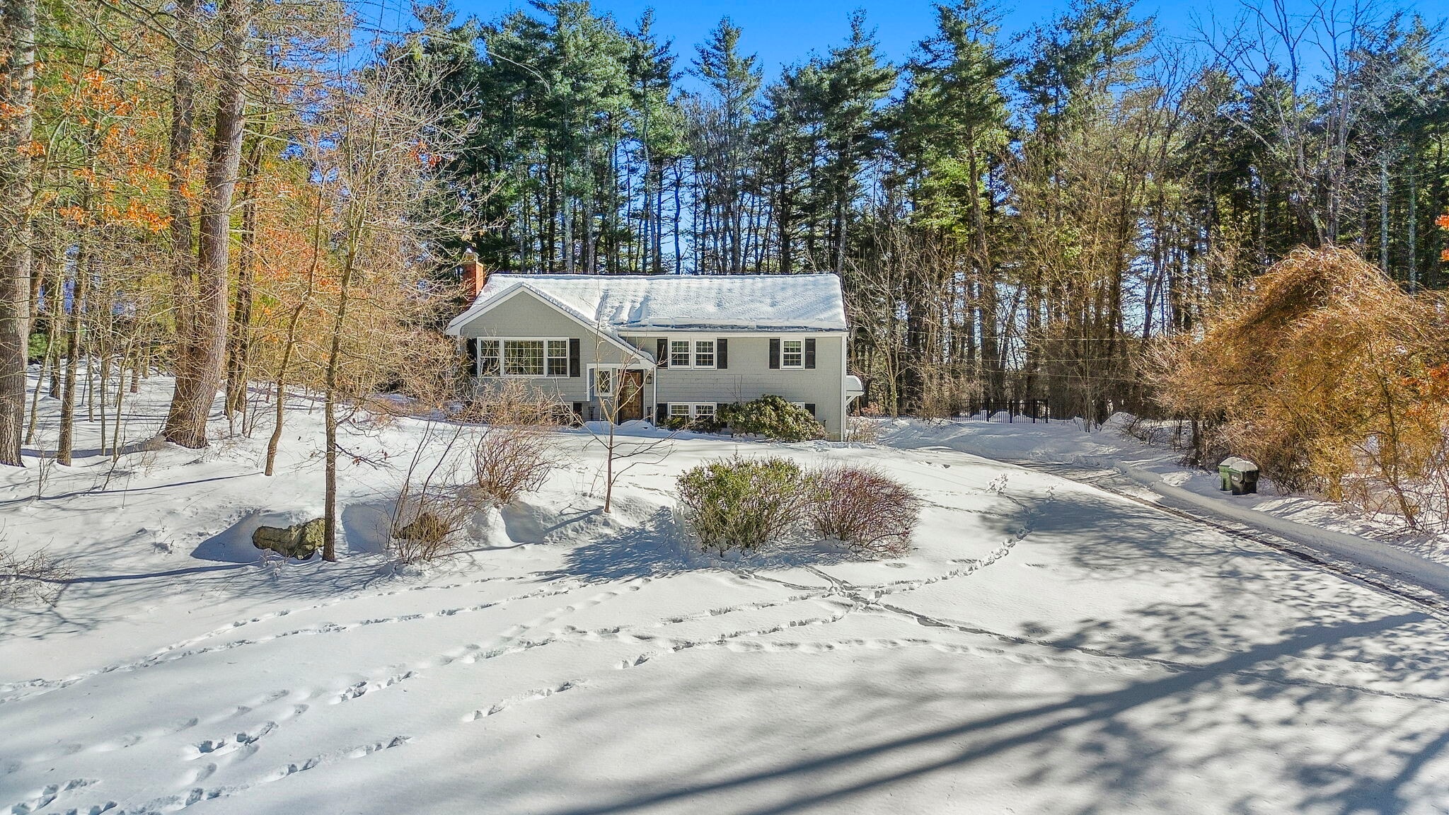 Building Photo - 77 Colonial Rd