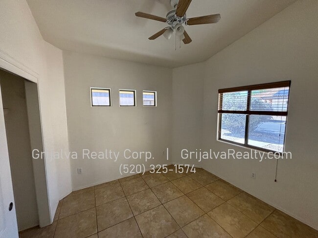 Building Photo - Beautiful 3 BR House in Gated Community **...