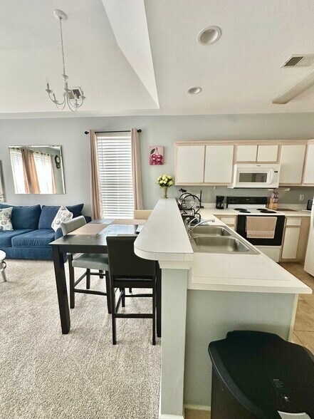 Building Photo - 1286 River Oaks Dr