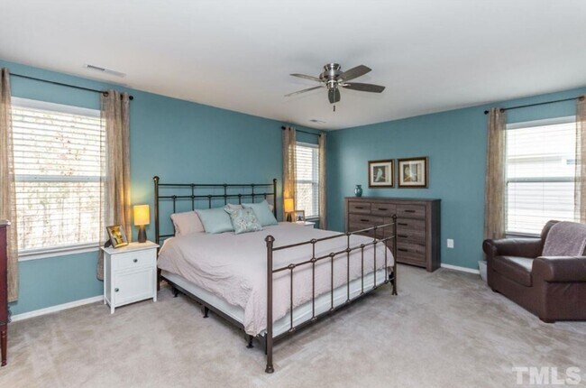 Building Photo - Elegant 3BD, 2BA Raleigh Home Near Shoppin...