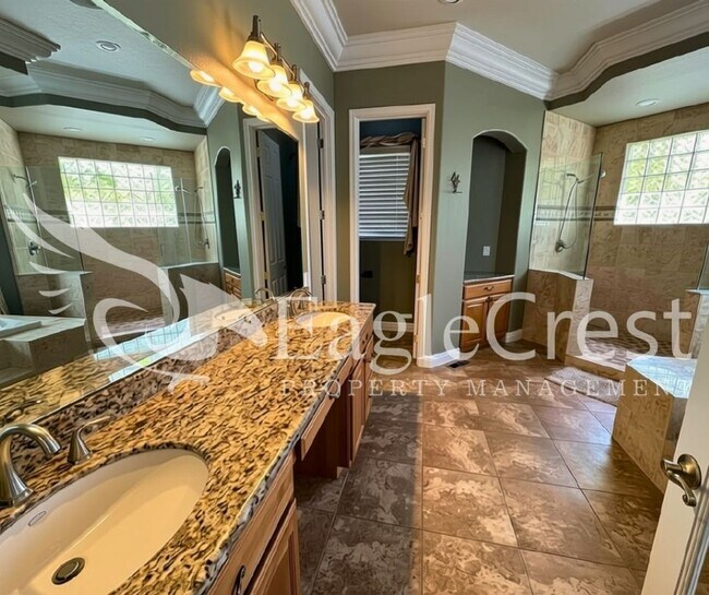 Building Photo - Luxury Bella Terra Estate with Mountain & Vineyard Views
