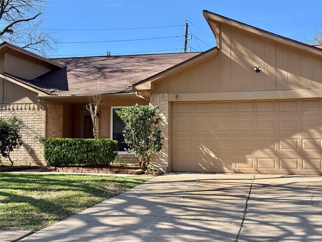 Building Photo - 3602 Brier Gardens Dr