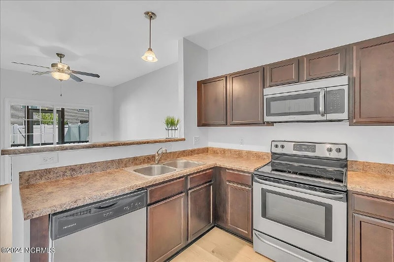 Building Photo - 138 Waterstone Ln