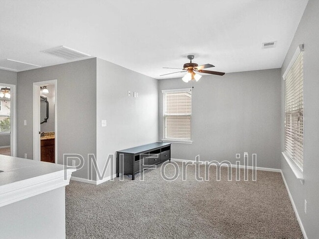 Building Photo - 5045 Fenwick Ct