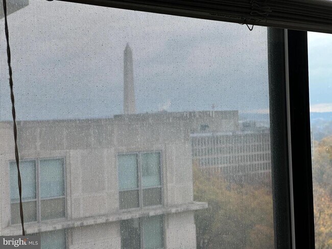 Building Photo - 522 21st St NW