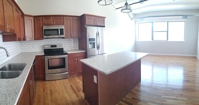 Building Photo - 1808 5th Ave