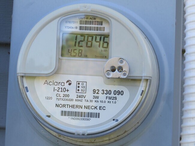 Building Photo - 3 Bedroom 2 Bath Home