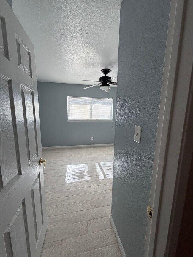 Building Photo - Wow Check out this 3 BD 2 BA SW Charmer near White Ln & Akers Road