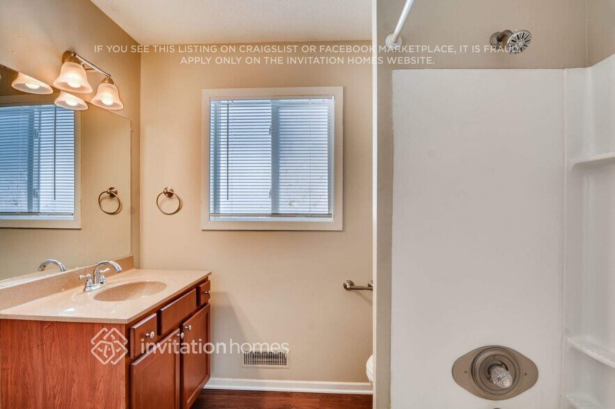 Building Photo - 944 Beacon Ln
