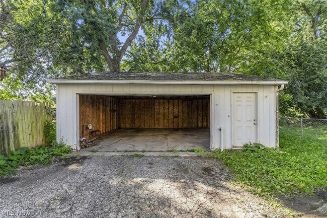 Building Photo - 13105 Carrington Ave