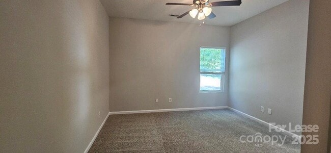 Building Photo - 2715 Meadow Knoll Dr