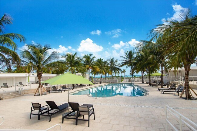 Building Photo - 4925 Collins Ave