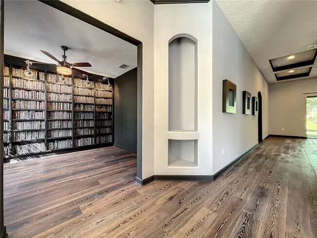 Building Photo - 10041 Oak Quarry Dr