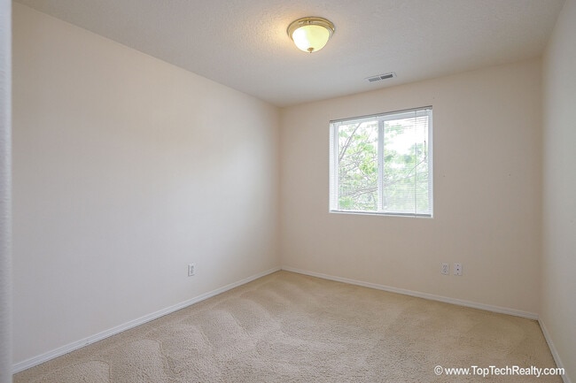 Building Photo - 6554 NE Forest Ln