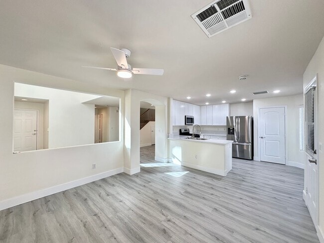 Building Photo - Centennial Heights