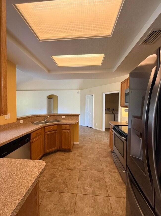 Building Photo - 449 SW Dagget Ave