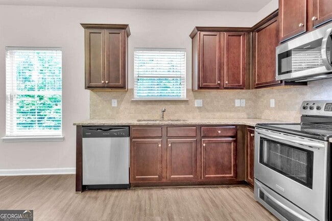 Building Photo - 4488 Ravenwood Dr