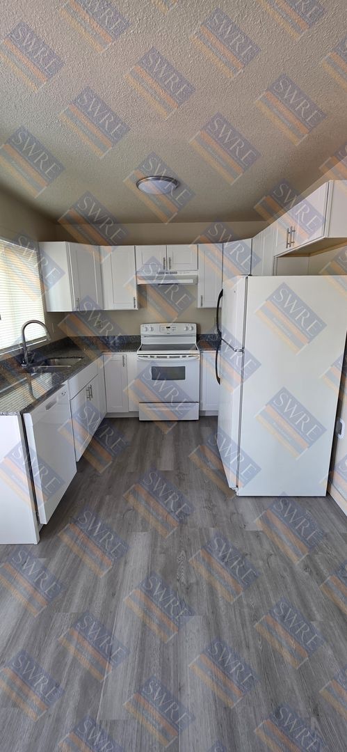 Building Photo - Available now! View Today by calling Rentl...
