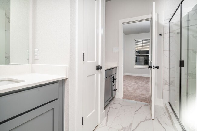 Building Photo - 13685 Giovannis Gdn