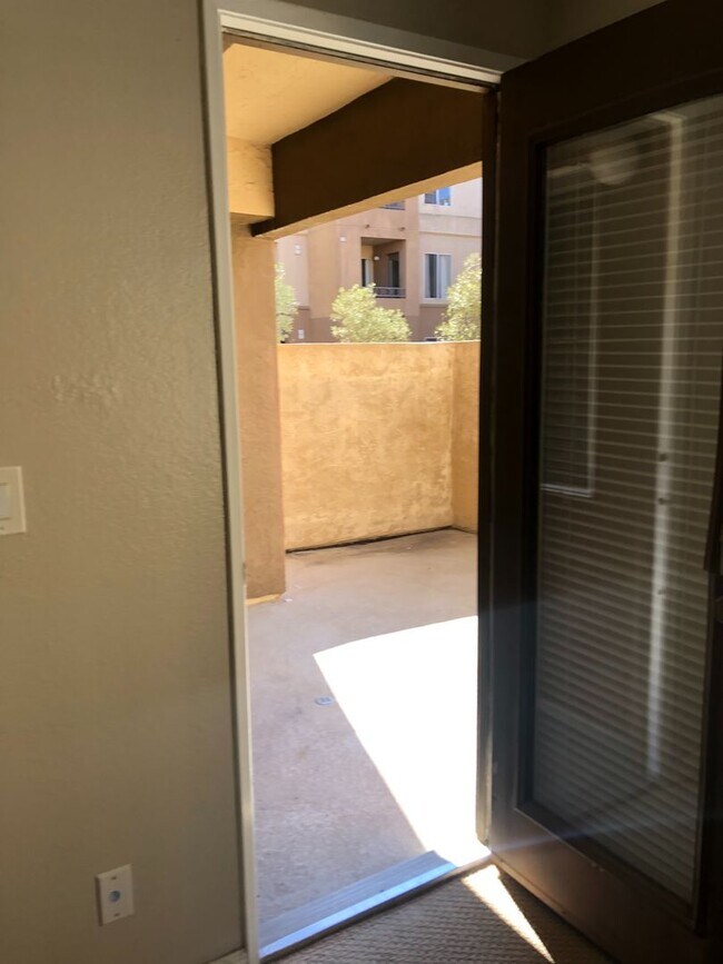 Building Photo - 1 BED/1 BATH CONDO NEAR LA JOLLA VILLAGE