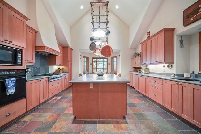 Building Photo - 9154 Daybreaker Dr