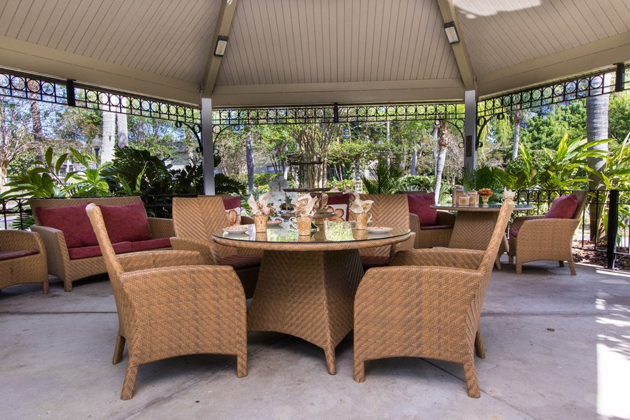 Building Photo - Imperial Palms Apartments