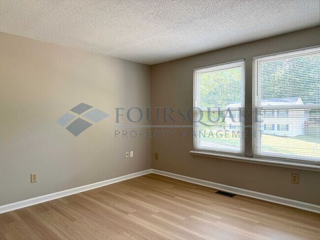 Building Photo - Cozy 4-Bed / 2-Bath Home with Main-Level Bedrooms, Large Backyard & Corner Lot , Near Shelley Lake