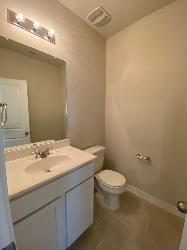 Building Photo - $300 OFF 1ST MONTH RENT IF YOU MOVE IN WIT...