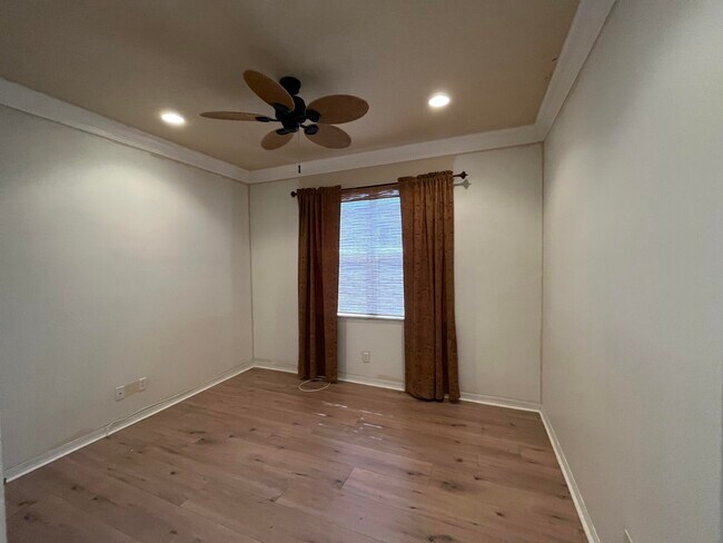 Building Photo - 7145 Veneto Dr