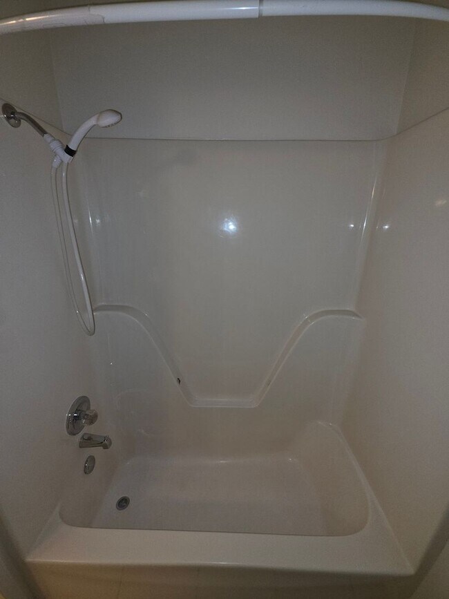 Building Photo - 611-615 N Greenwich Ave