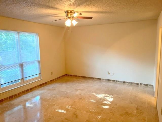 Building Photo - 3904 Woodbury Ct