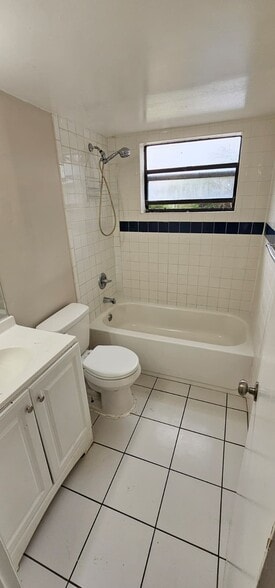 Building Photo - 3400 Foxcroft Rd