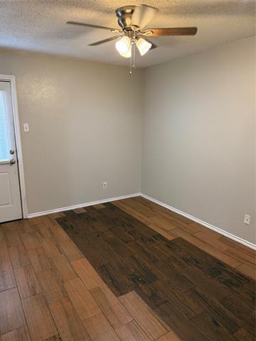 Building Photo - 9520 Royal Ln