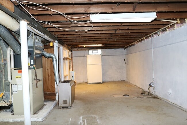 Building Photo - 175 English Rd