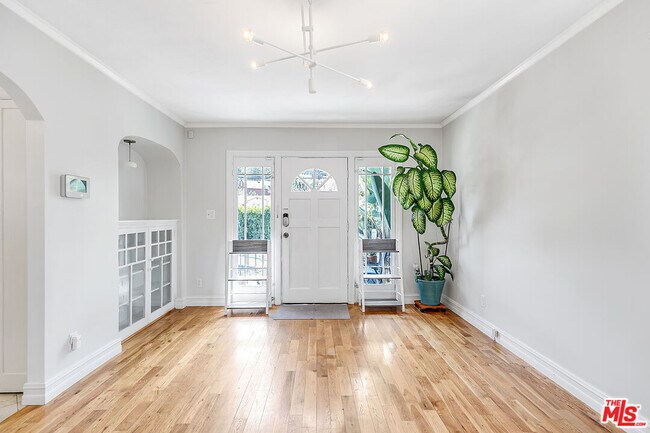 Primary Photo - 1725 Morton Ave