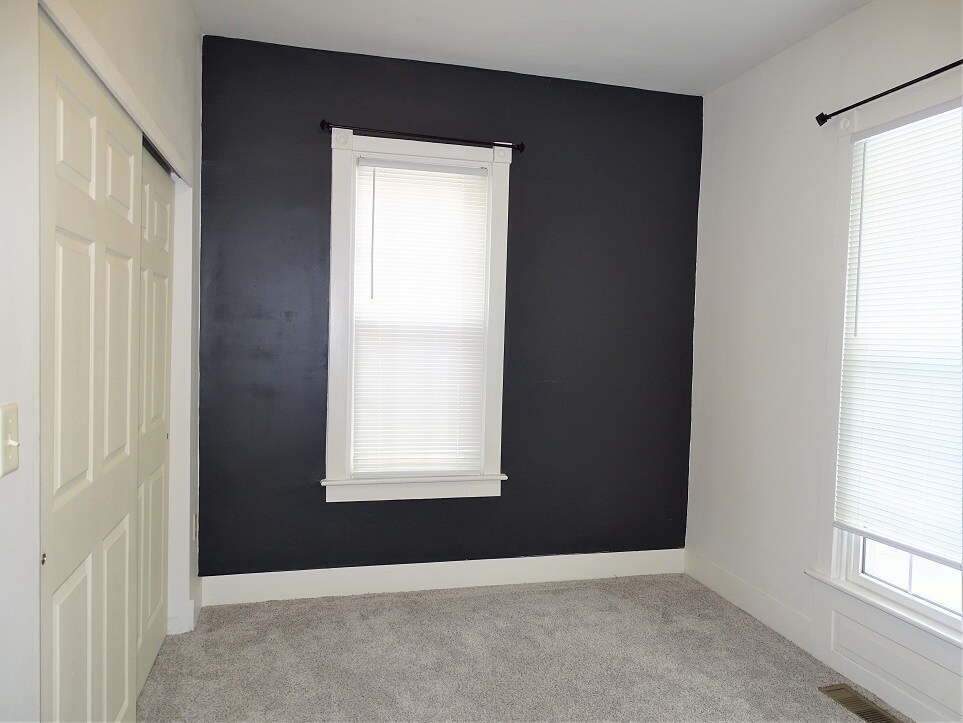 Building Photo - 783 E Main St