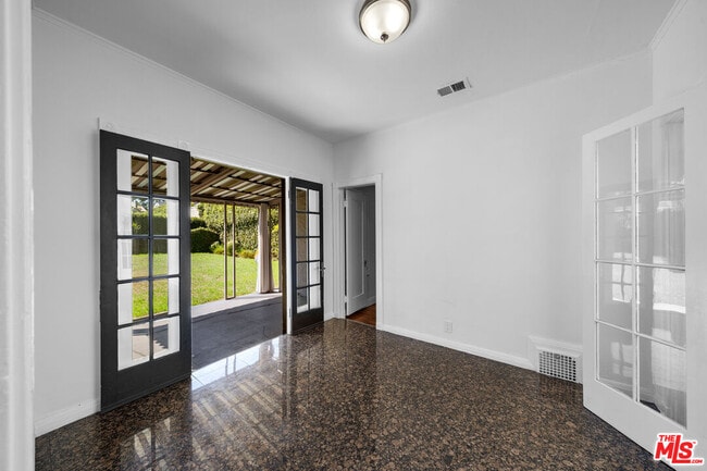 Building Photo - 107 S Lucerne Blvd