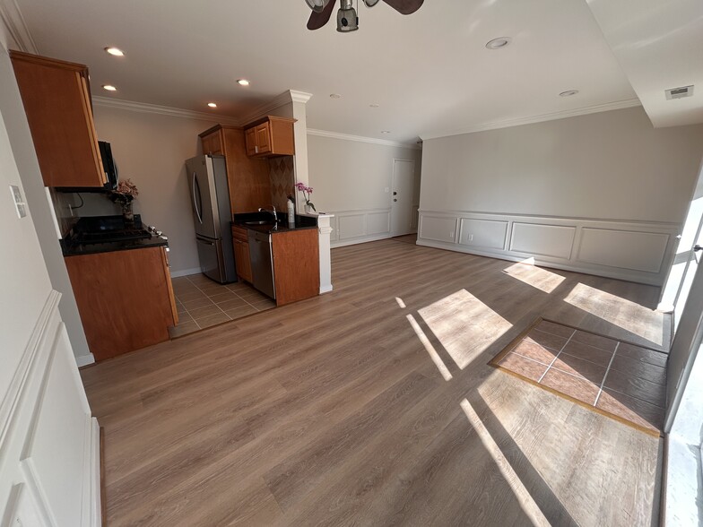 Building Photo - 4923 Americana Dr