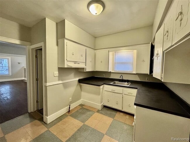 Building Photo - 14570 Lappin St