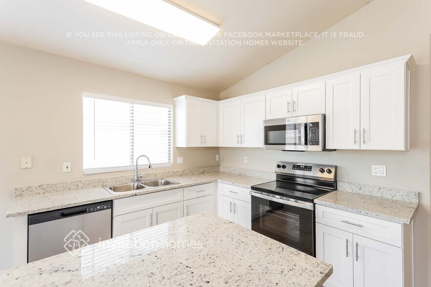 Building Photo - 14807 W Acapulco Ln