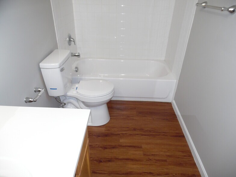 Building Photo - 445 Draft Ct