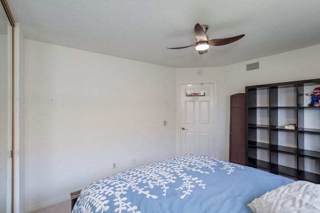 Building Photo - 1011 S Mountcrest Ct