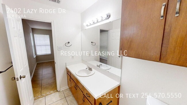 Building Photo - 2402 Lazy Ridge Dr