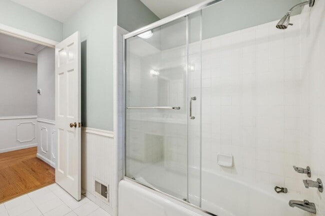 Building Photo - 216 Valparaiso Ave