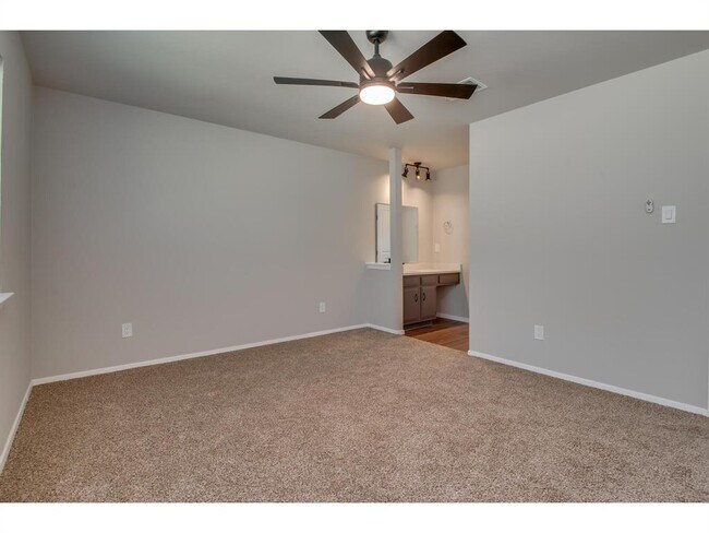 Building Photo - 606 Elderberry Cove